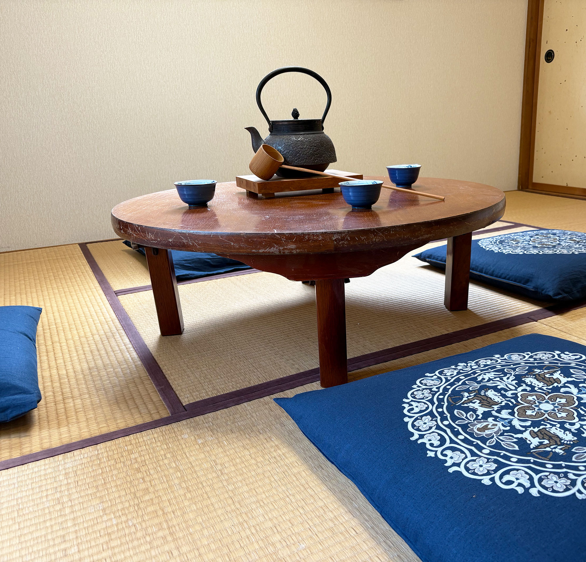 Mixed-Western-Tatami-room-with-Forest-View-3